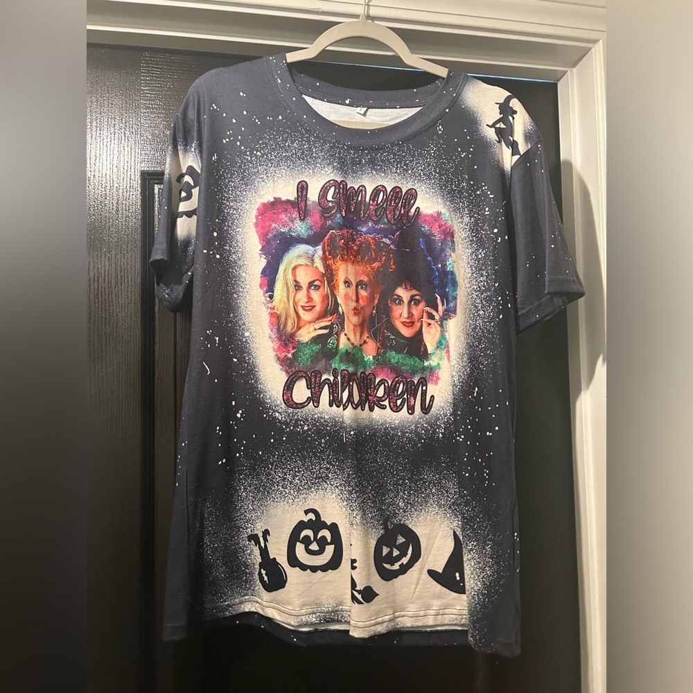 Halloween Hocus Pocus “I Smell Children” Shirt- Size L